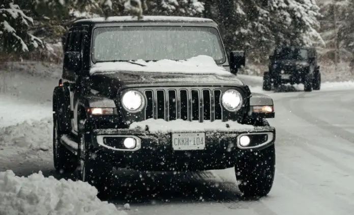 Jeep Wrangler in snow 3009211